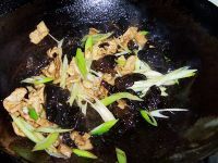 大葱木耳炒肉的做法步骤10