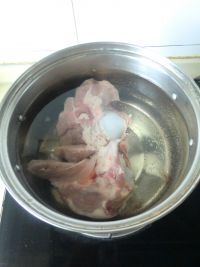 姬松茸山药大骨汤的做法步骤2