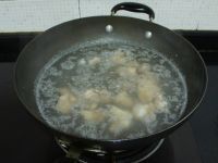 莲子丝瓜排骨汤的做法步骤2