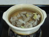 莲子丝瓜排骨汤的做法步骤3
