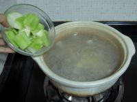 莲子丝瓜排骨汤的做法步骤7